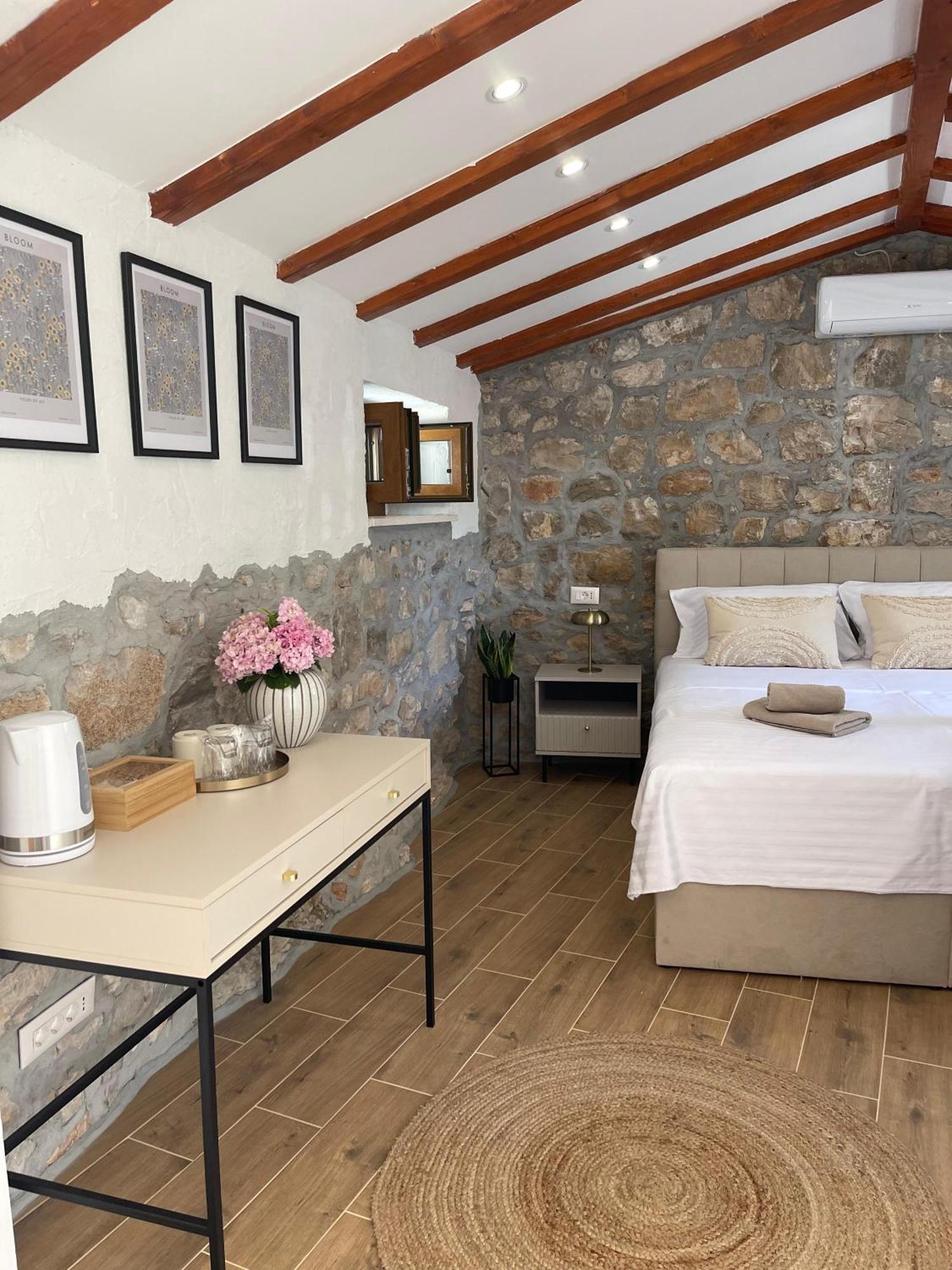 Monte Cristo Wines & Rooms Kuna Pelješka Exteriör bild