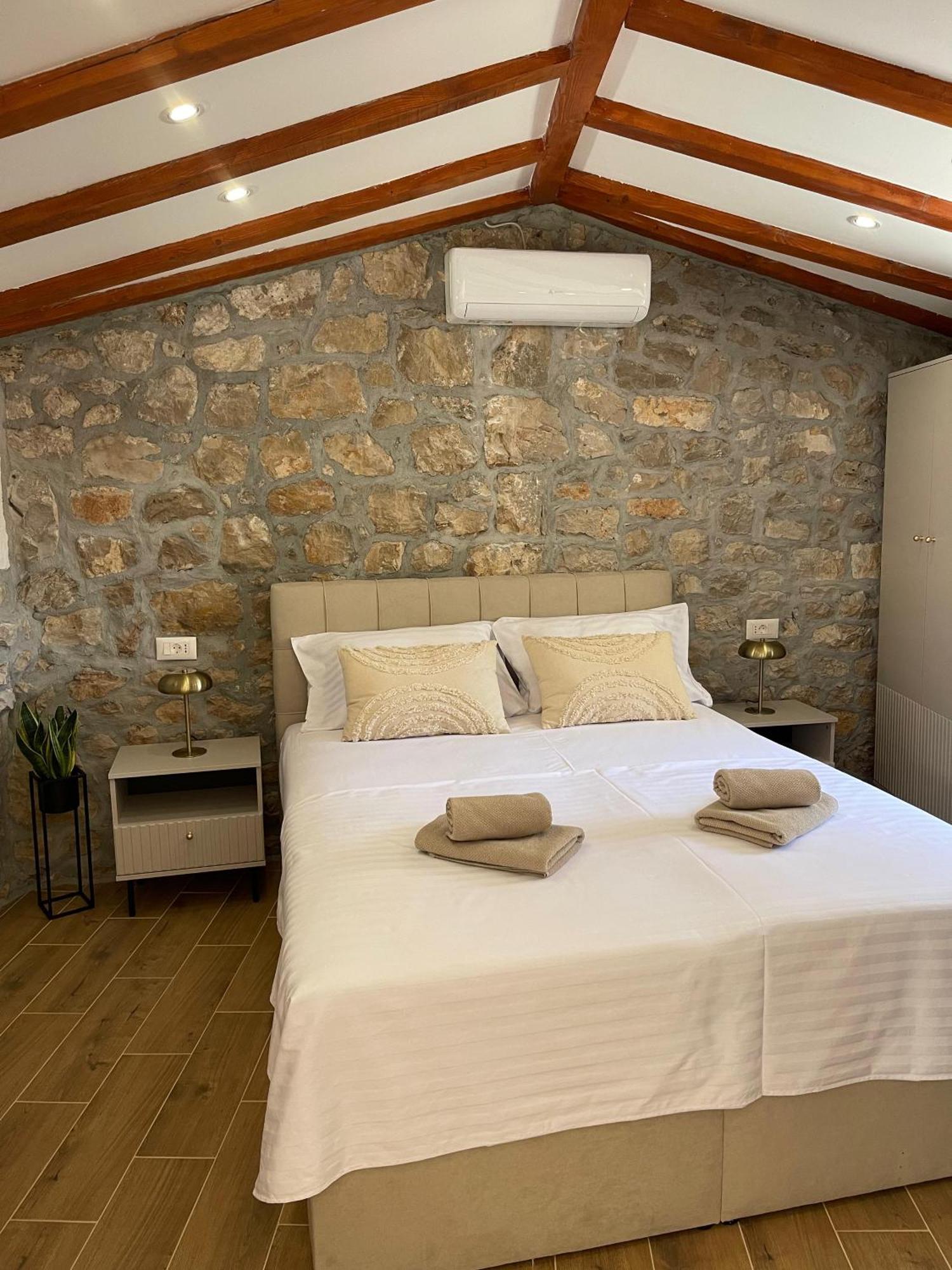 Monte Cristo Wines & Rooms Kuna Pelješka Exteriör bild